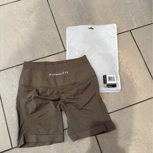 Alphalete Taupe 5" shorts